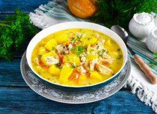 Сирний суп з копченою курячою грудкою